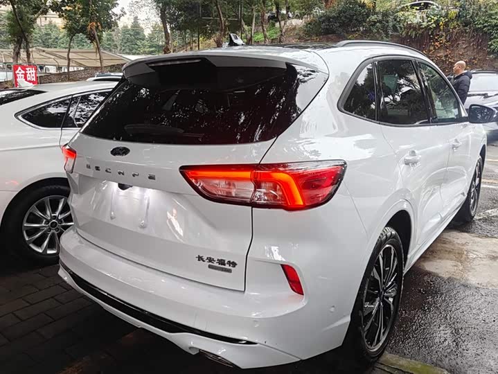 Фото 3 - Ford Escape