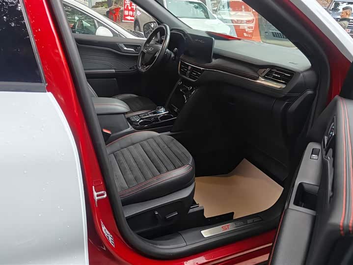 Фото 8 - Ford Escape