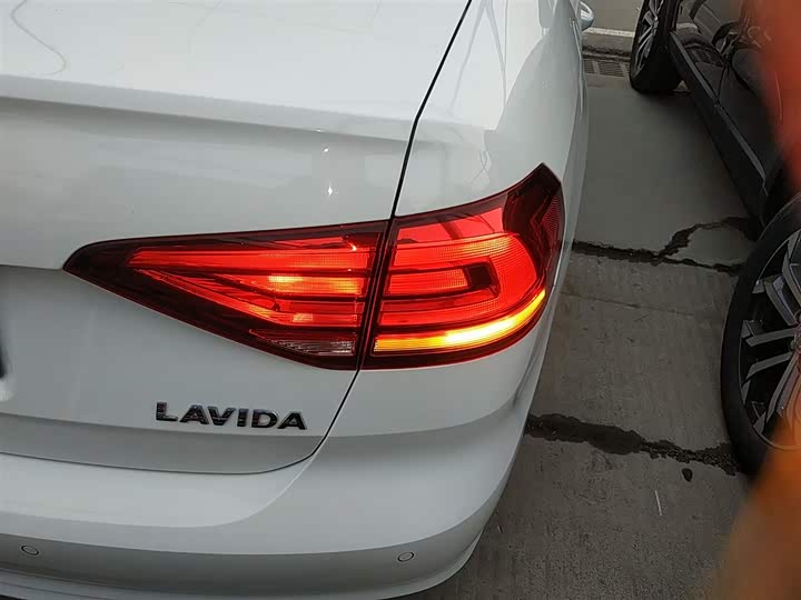 Фото 8 - Volkswagen Lavida