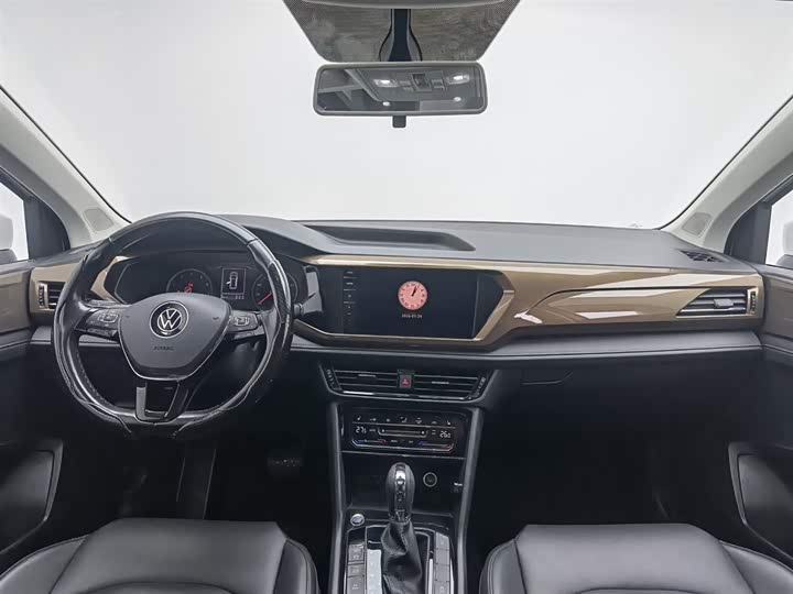 Фото 5 - Volkswagen Tharu