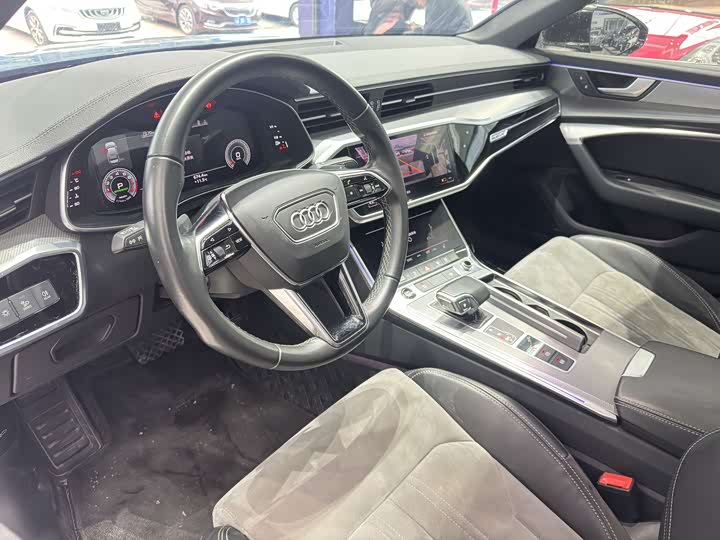 Фото 9 - Audi A6L