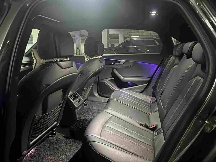 Фото 5 - Audi A4L