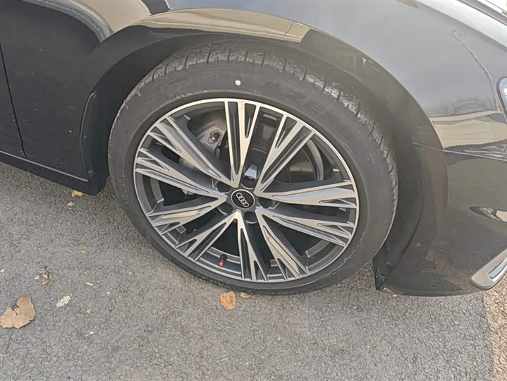 Фото 6 - Audi A6L