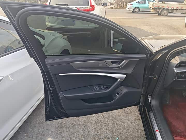 Фото 7 - Audi A6L