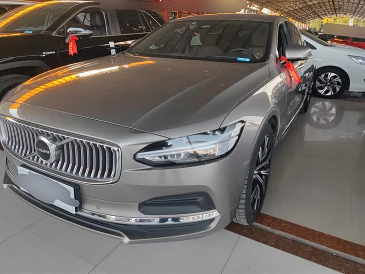 Фото 1 - Volvo S90