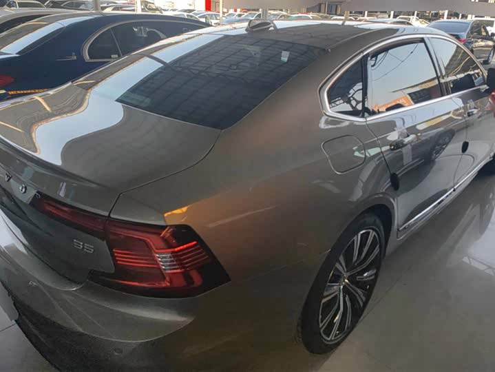 Фото 3 - Volvo S90