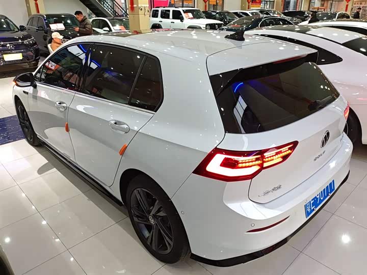 Фото 5 - Volkswagen Golf