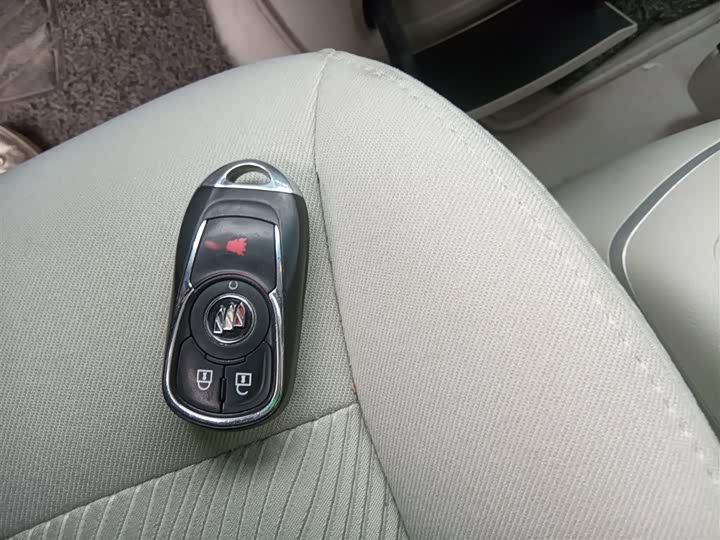 Фото 9 - Buick GL8 ES