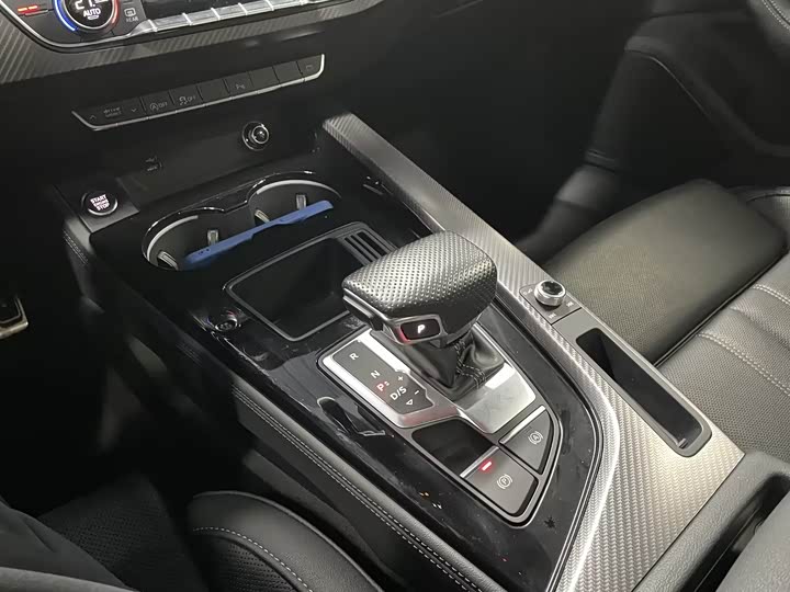 Фото 9 - Audi A4L