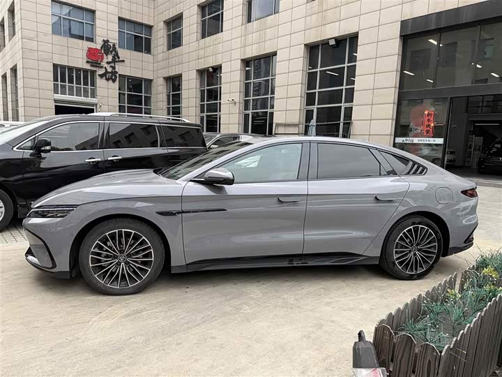 Фото 3 - BYD Han