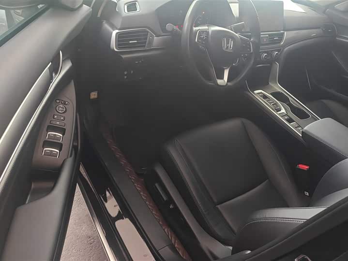 Фото 9 - Honda Accord