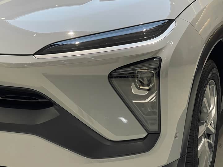 Фото 2 - Nio EC6