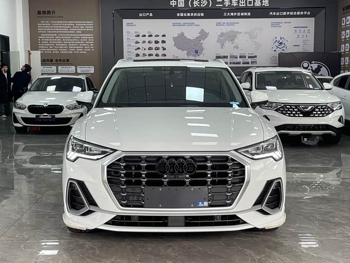 Фото 2 - Audi Q3