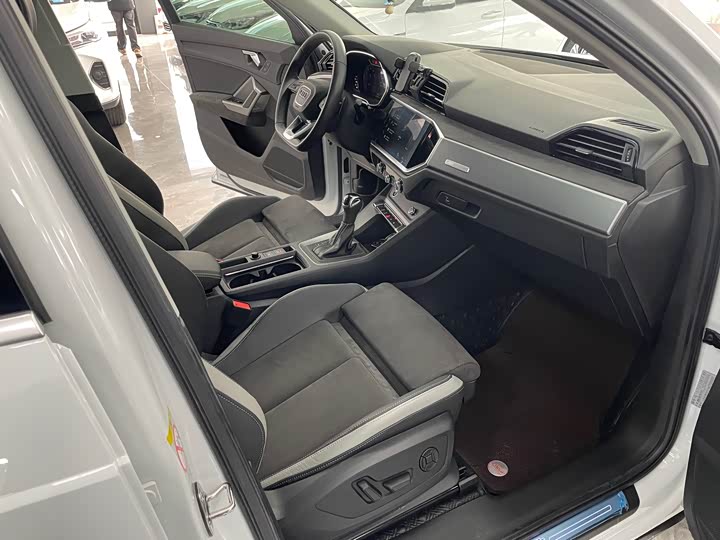 Фото 7 - Audi Q3