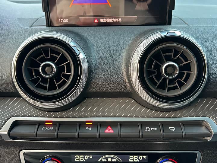 Фото 9 - Audi Q2L