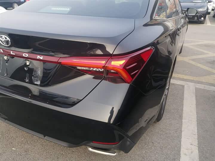 Фото 8 - Toyota Avalon