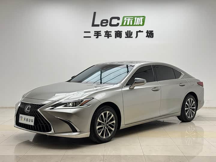 Фото 1 - Lexus ES