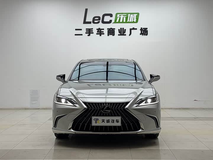 Фото 2 - Lexus ES
