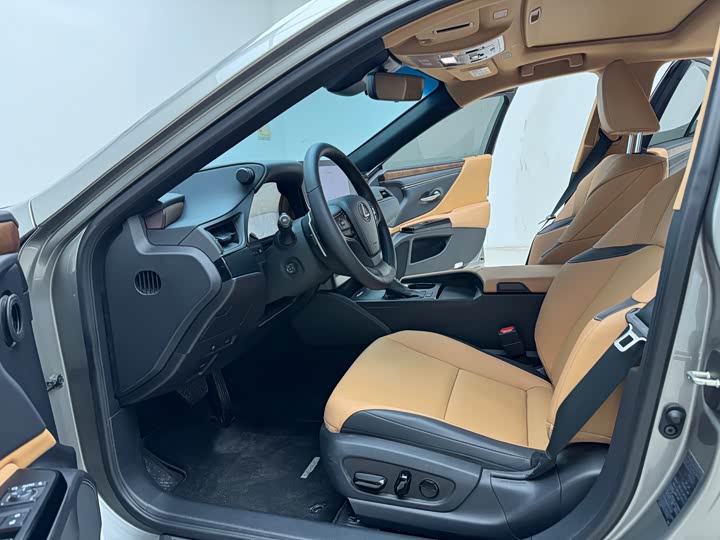 Фото 4 - Lexus ES