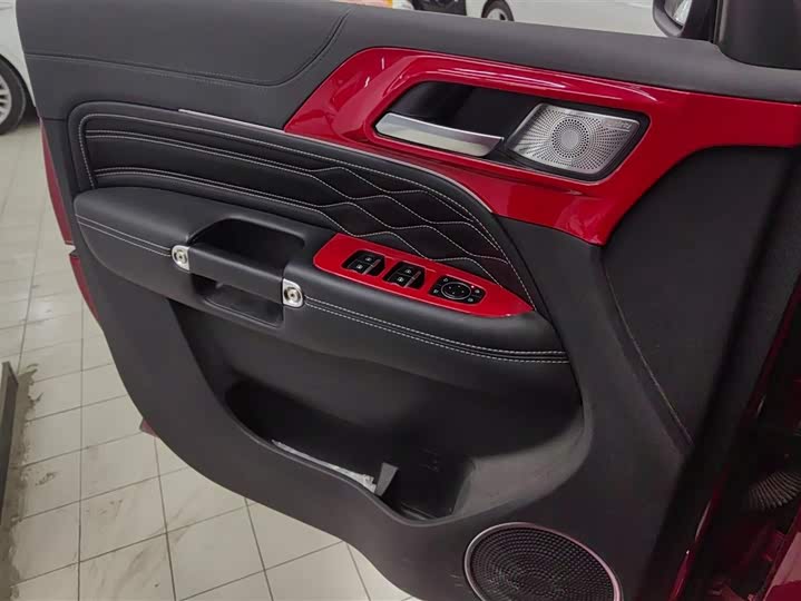 Фото 7 - Tank 300