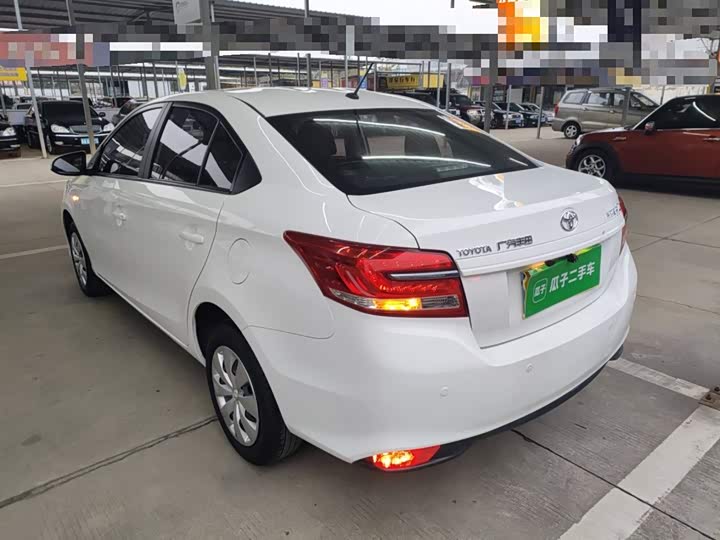 Фото 5 - Toyota Yaris L