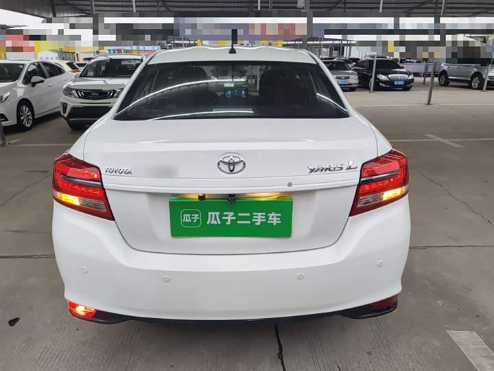 Фото 6 - Toyota Yaris L