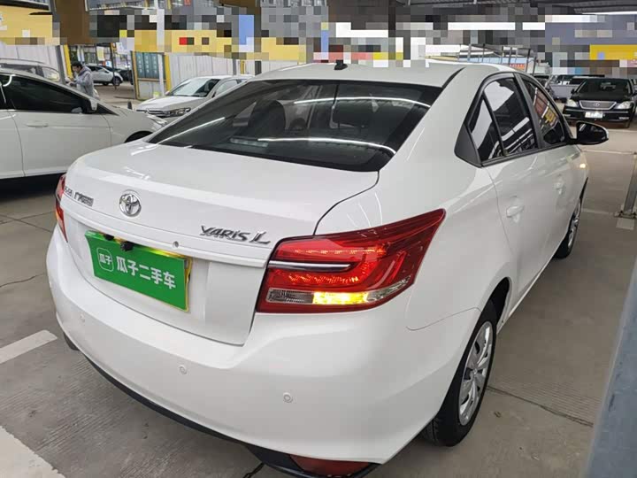 Фото 7 - Toyota Yaris L