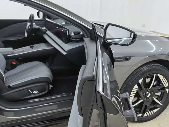 Фото 4 - Geely Galaxy E8