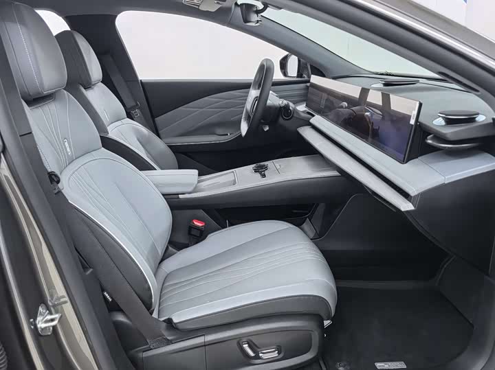 Фото 5 - Geely Galaxy E8