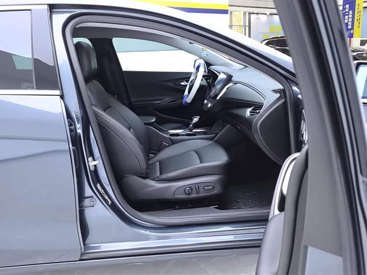 Фото 8 - Chevrolet Malibu XL