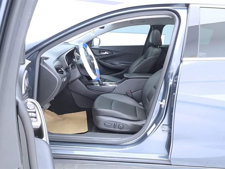 Фото 9 - Chevrolet Malibu XL