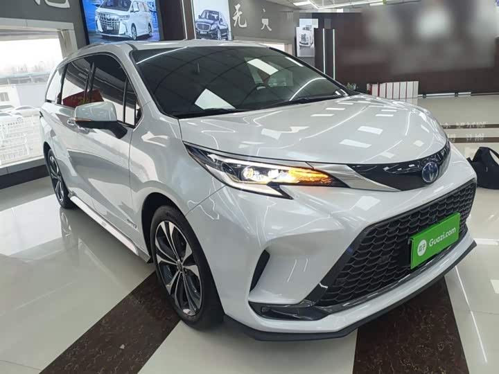 Фото 4 - Toyota Granvia