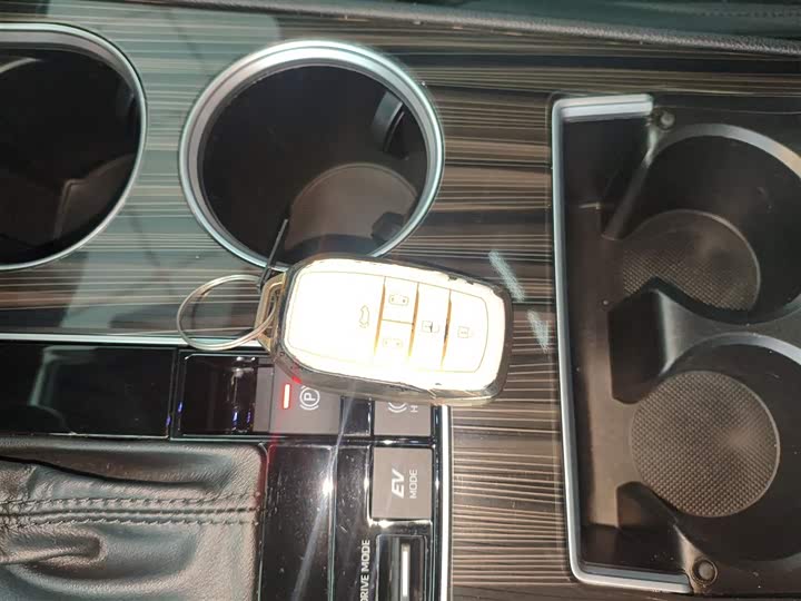 Фото 9 - Toyota Granvia