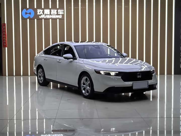 Фото 3 - Honda Accord