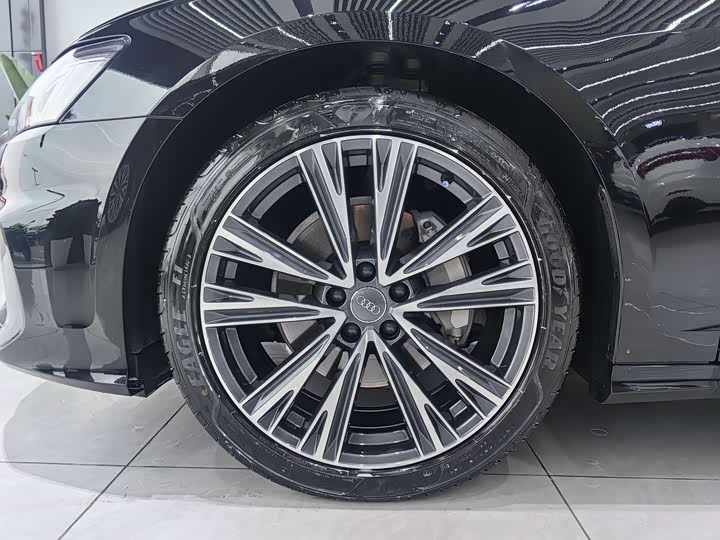 Фото 5 - Audi A6L