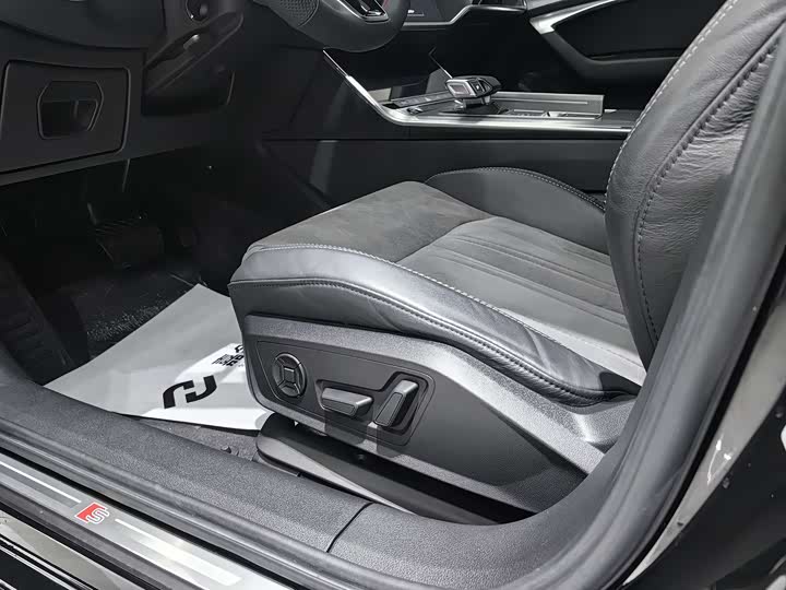 Фото 6 - Audi A6L