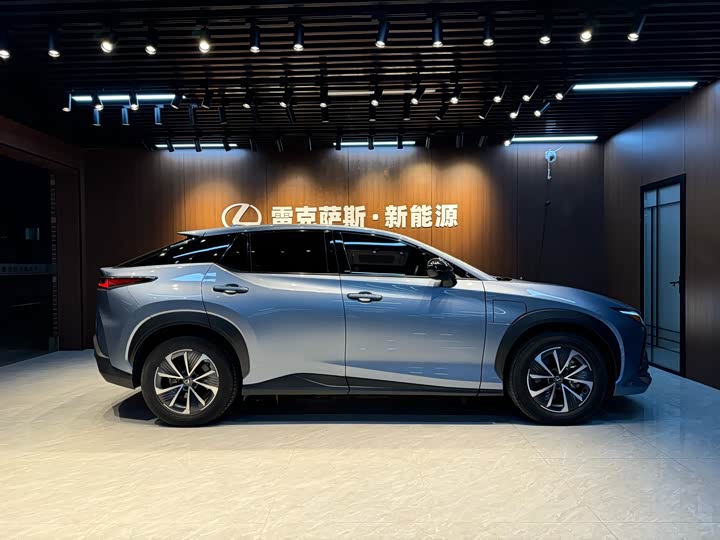 Фото 2 - Lexus RZ