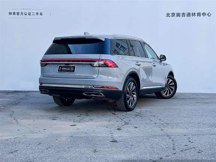 Фото 4 - Lincoln Aviator