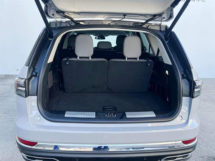 Фото 8 - Lincoln Aviator