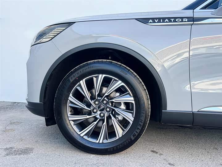 Фото 9 - Lincoln Aviator