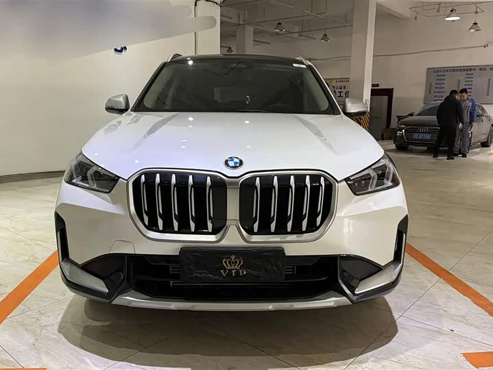 Фото 2 - BMW X1