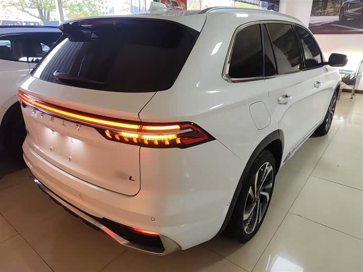 Фото 7 - Geely Monjaro