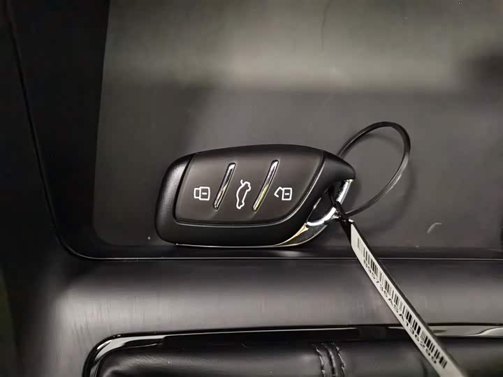 Фото 9 - Roewe i5