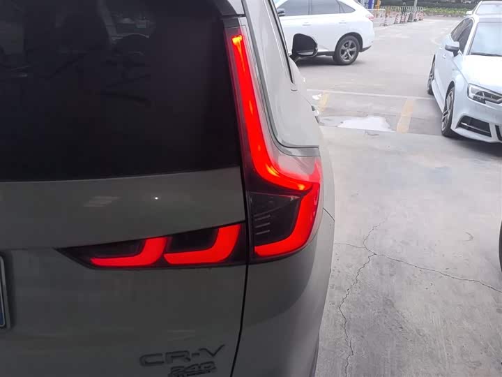 Фото 8 - Honda CR-V