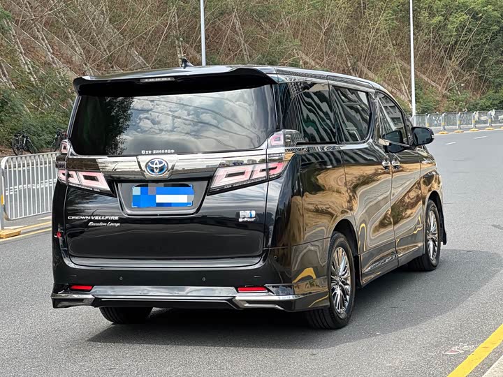 Фото 3 - Toyota Vellfire