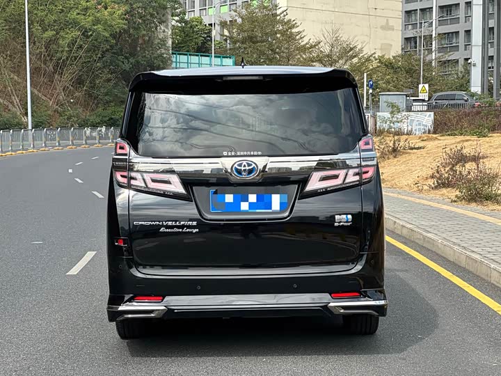 Фото 5 - Toyota Vellfire
