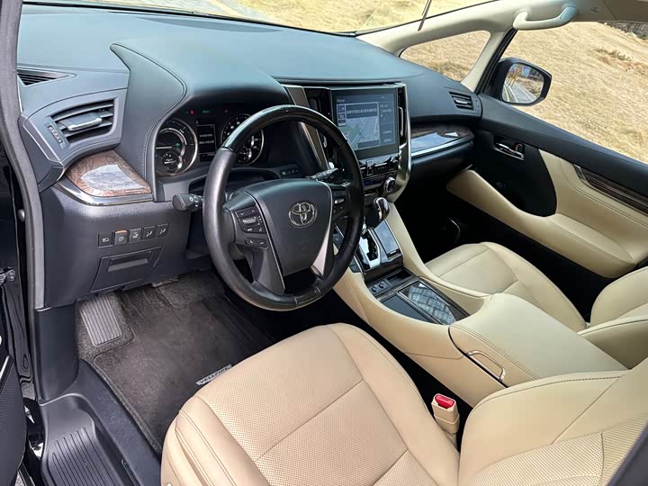 Фото 7 - Toyota Vellfire