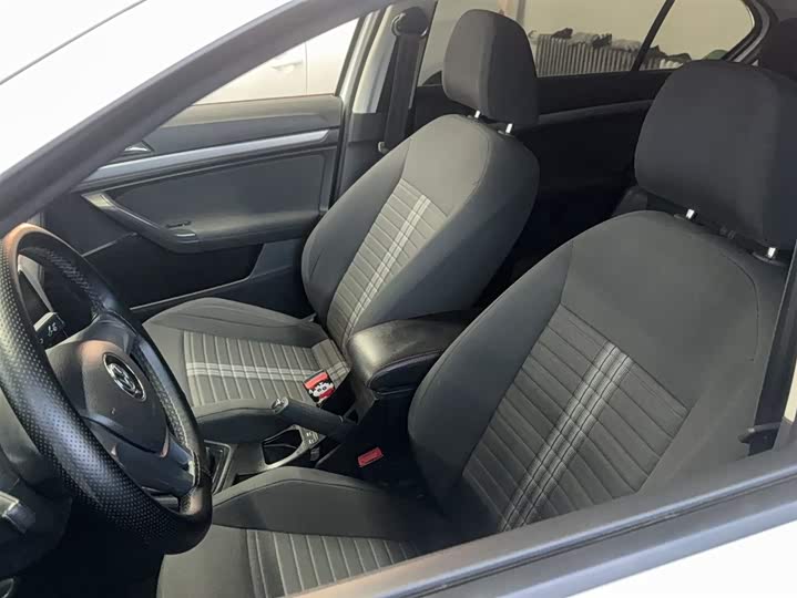 Фото 9 - Volkswagen Lavida