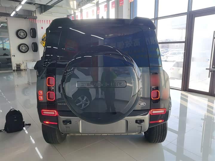 Фото 6 - Land Rover Defender