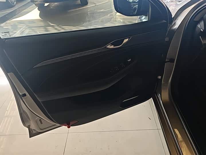 Фото 7 - Geely Preface